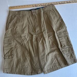 Men’s Khaki Cargos 36 NWT shorts Rugged Wear